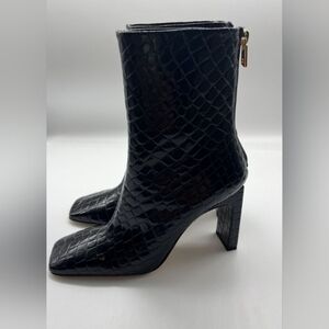 Good American croc embossed patent leather boots